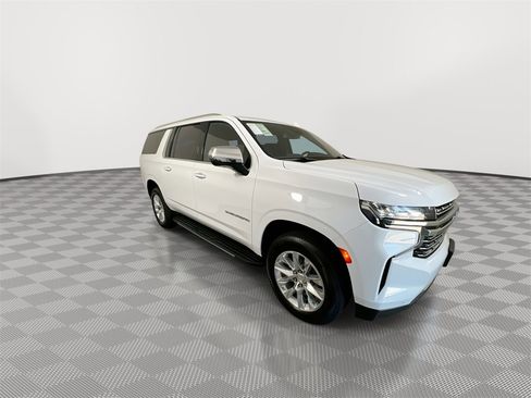 Used 2024 Chevrolet Suburban Premier image 2