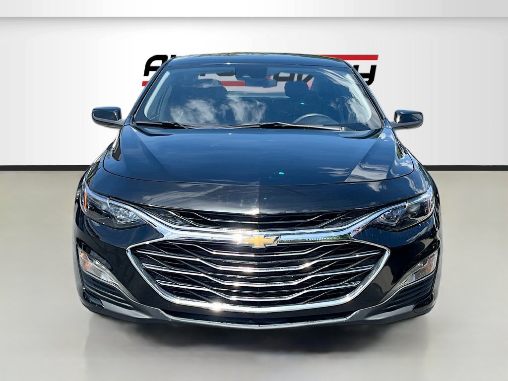 Used 2025 Chevrolet Malibu LT FWD image 2