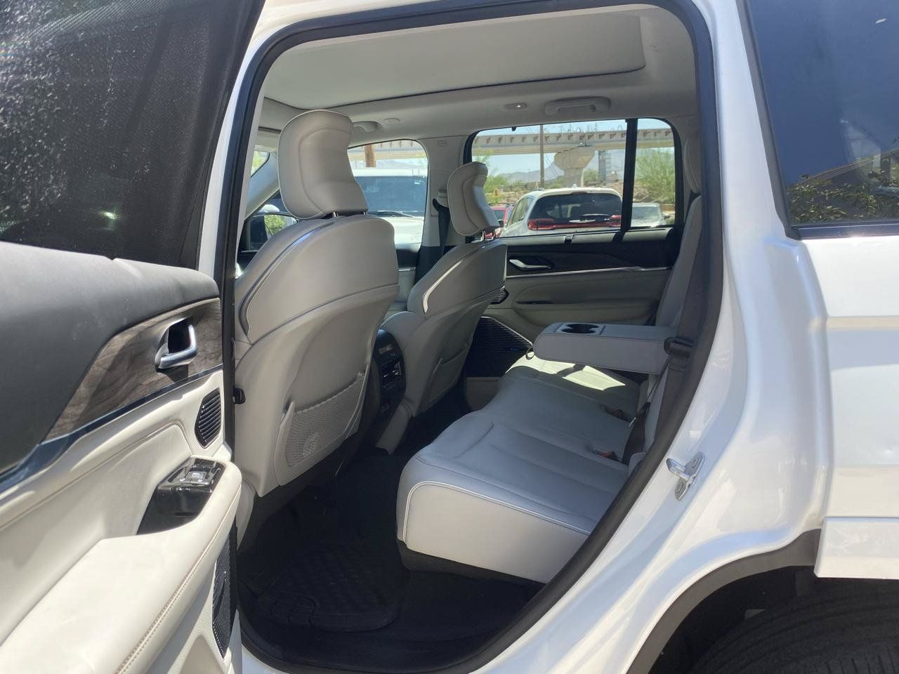 Used 2022 Jeep Grand Cherokee Overland w/ Advanced Protech Group III AWD/4WD image 25