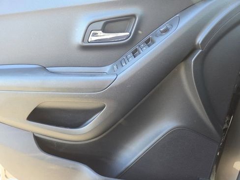 Used 2022 Chevrolet Trax LT w/ LT Convenience Package image 28