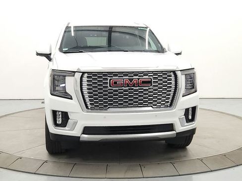 Used 2024 GMC Yukon XL Denali image 2