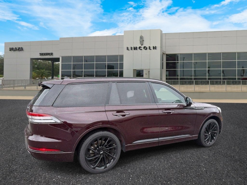 Used 2023 Lincoln Aviator Reserve w/ Equipment Group 201A RWD image 3