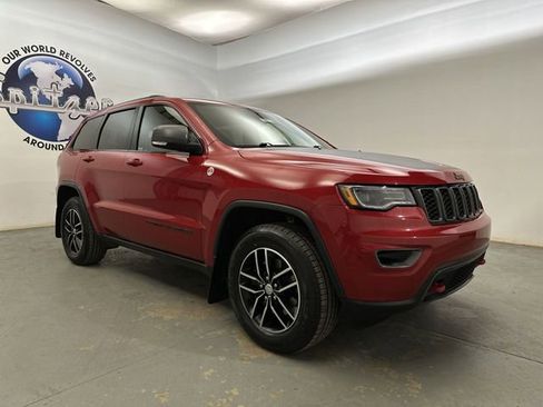 Used 2018 Jeep Grand Cherokee Trailhawk w/ Trailhawk Luxury Group AWD/4WD image 13