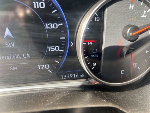 Used 2019 Chevrolet Blazer RS w/ Sun and Wheels Package FWD image 11