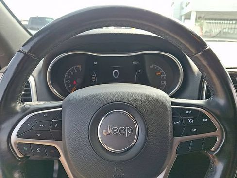 Used 2020 Jeep Grand Cherokee Laredo w/ 18" Wheel & 8.4" Radio Group AWD/4WD image 20