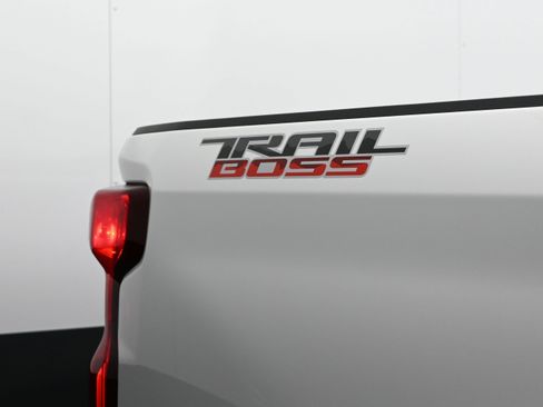 Used 2022 Chevrolet Silverado 1500 LT Trail Boss w/ LT Trail Boss Premium Package AWD/4WD image 46