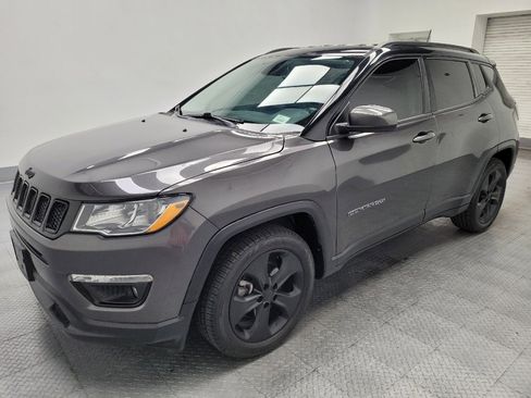 Used 2019 Jeep Compass Latitude FWD image 2