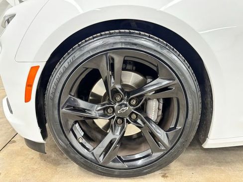Used 2022 Chevrolet Camaro SS RWD image 9