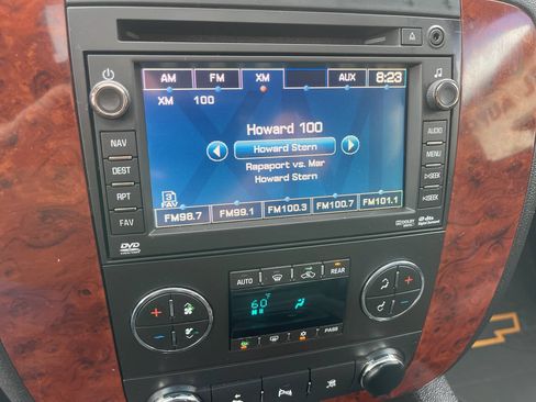 Used 2011 Chevrolet Suburban LT AWD/4WD image 20