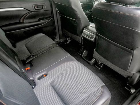 Used 2016 Toyota Highlander Plus FWD image 34