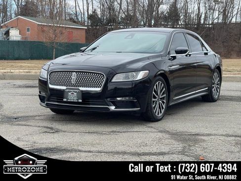 Used 2019 Lincoln Continental Select w/ Continental Climate Package image 2