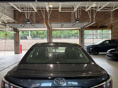 Used 2019 Toyota Yaris LE FWD image 9
