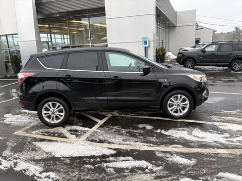 Certified 2017 Ford Escape SE image 2