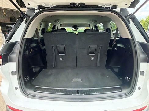 Used 2023 Jeep Grand Cherokee L Laredo RWD image 12