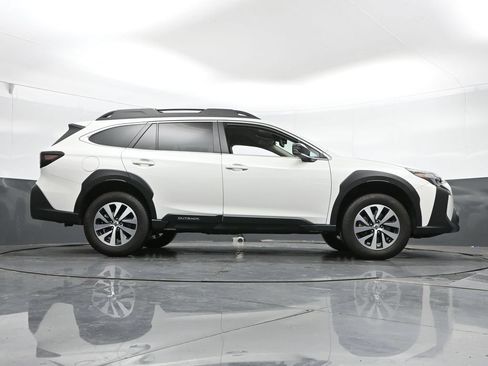 Used 2025 Subaru Outback Premium AWD/4WD image 41