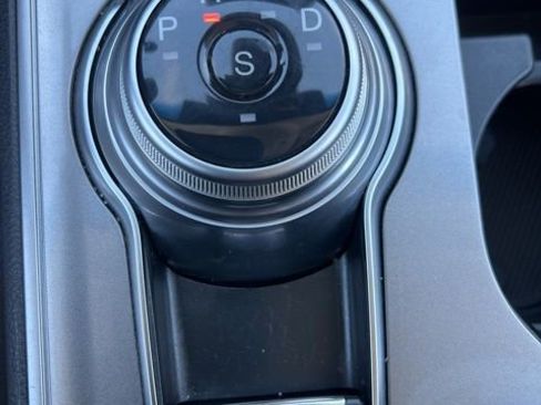 Used 2024 Ford Edge SEL image 17