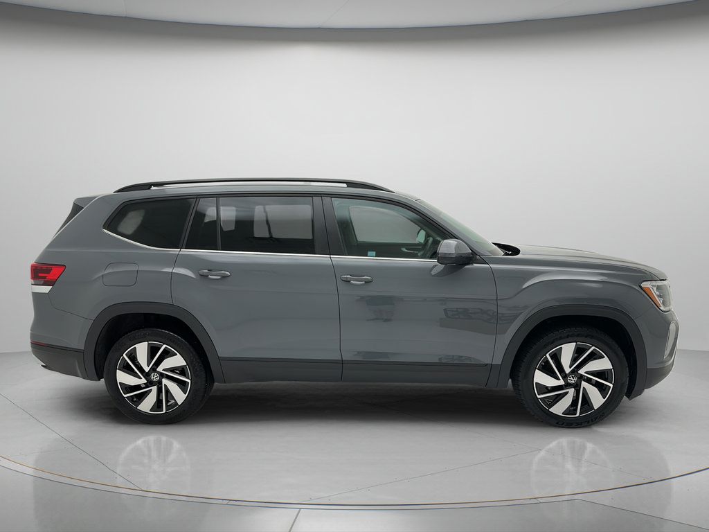 Used 2025 Volkswagen Atlas SE AWD/4WD image 4