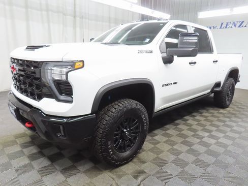 Used 2025 Chevrolet Silverado 2500 ZR2 w/ Technology Package image 6