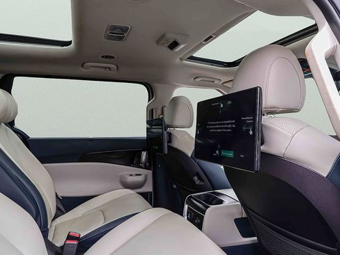 Certified 2025 Kia Carnival SX Prestige FWD image 28