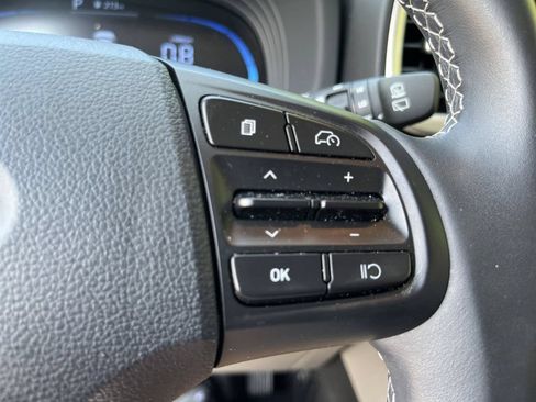 Used 2025 Hyundai Venue SEL FWD image 27