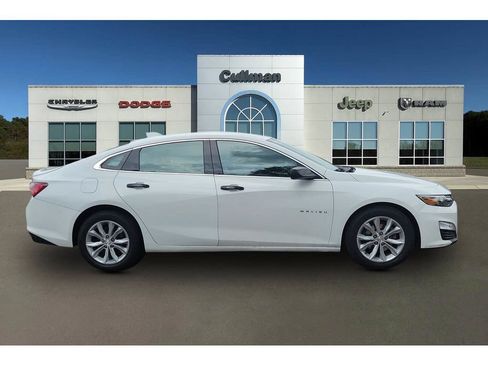 Used 2022 Chevrolet Malibu LT FWD image 2