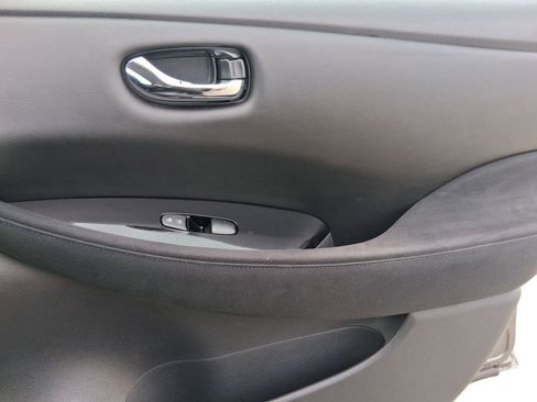 Used 2015 Nissan Leaf SV image 30