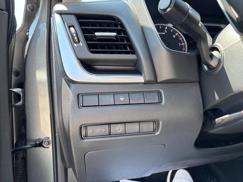 Used 2023 Nissan Rogue SV image 28