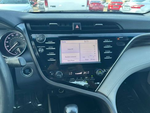 Used 2018 Toyota Camry XLE FWD image 16