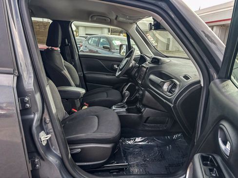 Used 2023 Jeep Renegade Latitude image 20