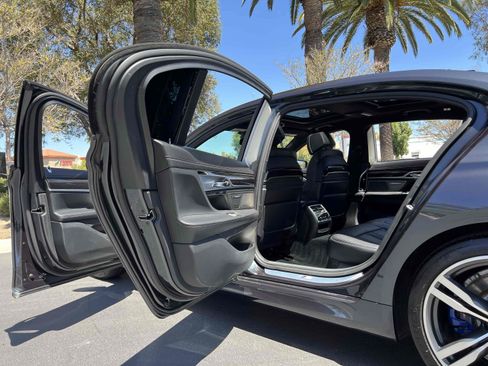 Used 2018 BMW 750i RWD image 64