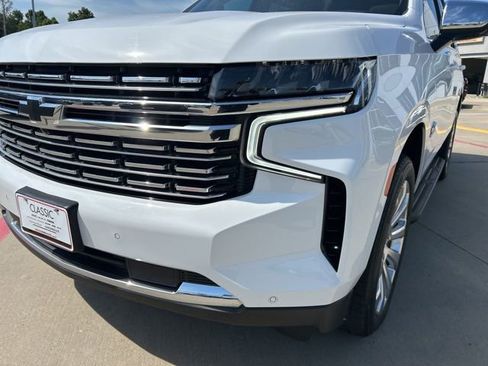 Used 2021 Chevrolet Tahoe Premier w/ Premium Package RWD image 5