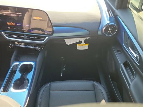 New 2026 Chevrolet Equinox EV LT image 9