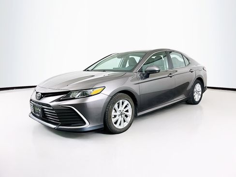 Used 2024 Toyota Camry LE image 3