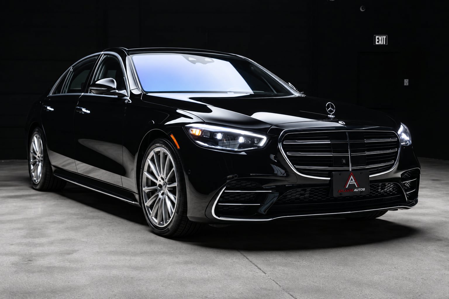 Used 2022 Mercedes-Benz S 500 4MATIC w/ AMG Line Package image 4