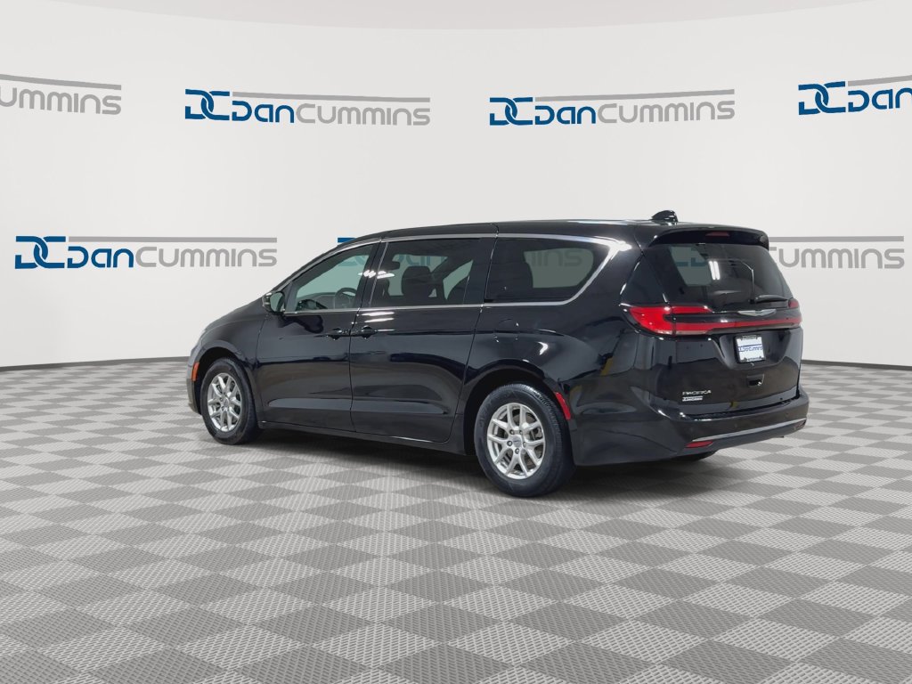 Used 2025 Chrysler Pacifica Select FWD image 6