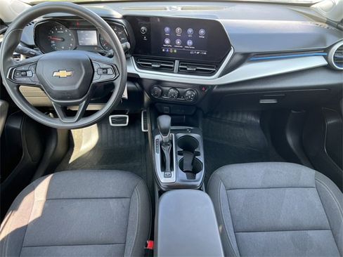 Used 2024 Chevrolet Trax LS w/ LS Convenience Package image 2
