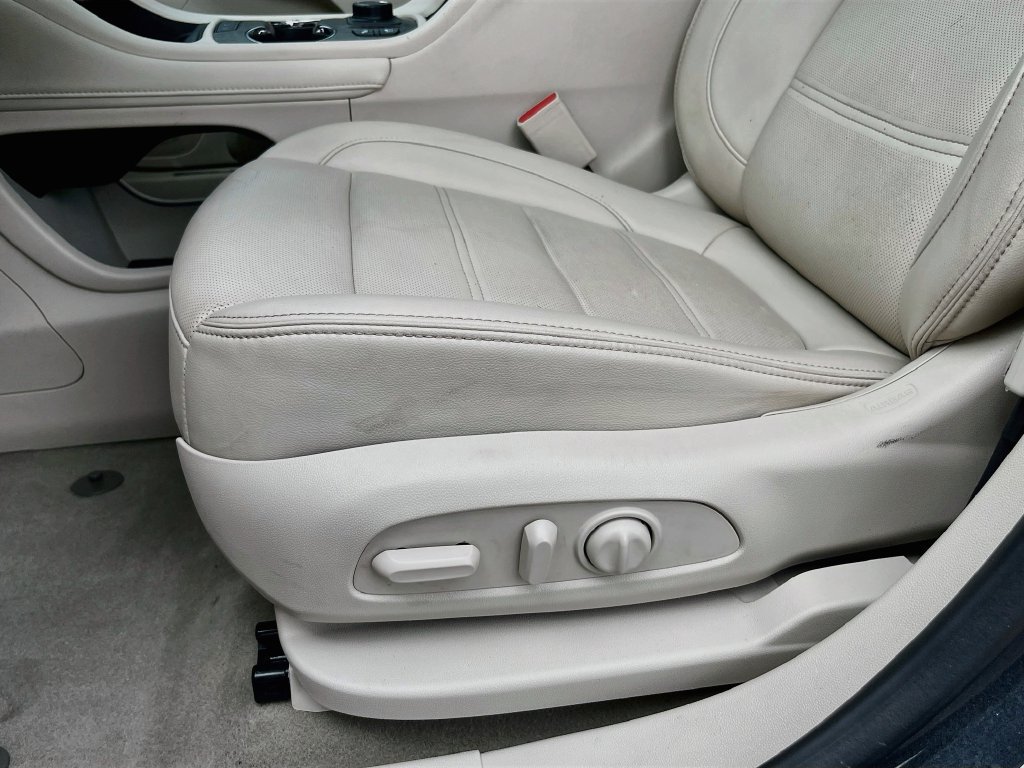 Used 2023 GMC Acadia Denali w/ Denali Ultimate Package FWD image 20