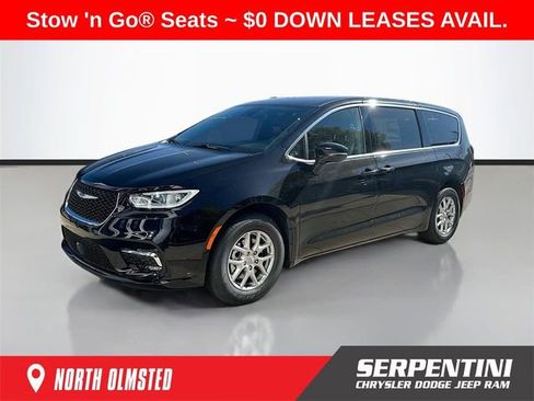 New 2026 Chrysler Pacifica Select image 1