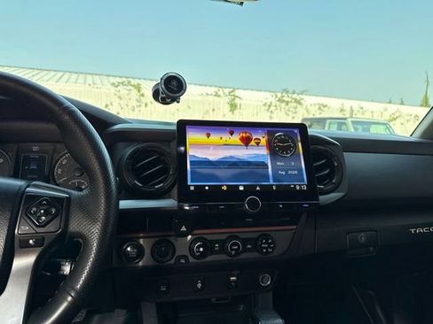 Used 2017 Toyota Tacoma TRD Sport w/ Tow Package (A/T) AWD/4WD image 19