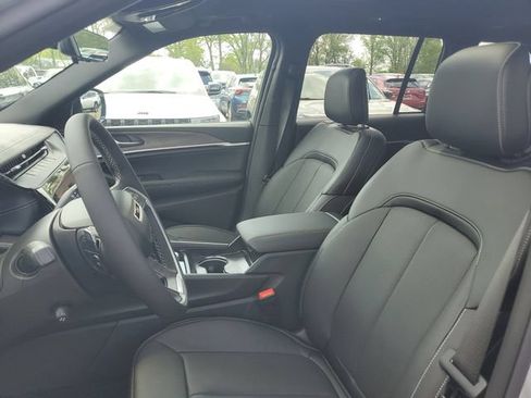 New 2026 Jeep Grand Cherokee Limited AWD/4WD image 18