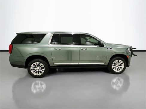Used 2023 GMC Yukon XL Denali image 8
