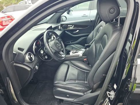Used 2019 Mercedes-Benz GLC 300 4MATIC image 3