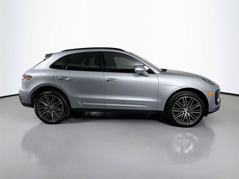 Certified 2026 Porsche Macan AWD/4WD image 8