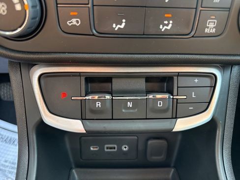 Used 2024 GMC Terrain SLE AWD/4WD image 33