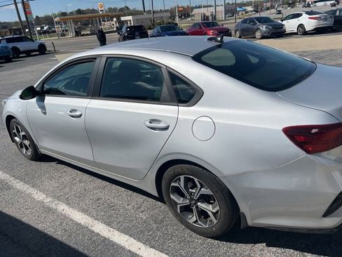 Used 2021 Kia Forte LXS image 3