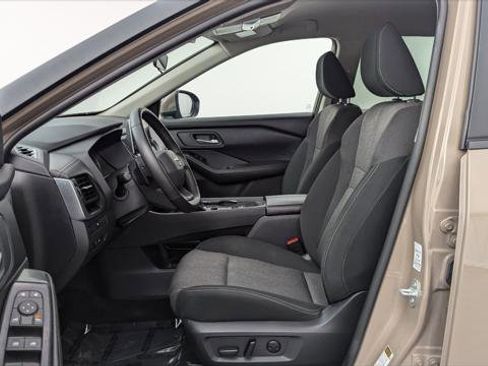 Used 2025 Nissan Rogue SV image 14