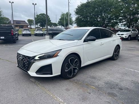 Used 2024 Nissan Altima 2.5 SR FWD image 8