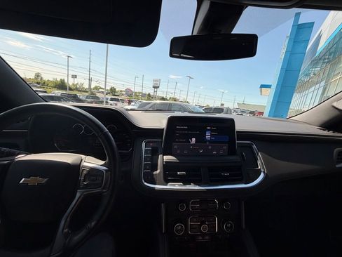 Used 2021 Chevrolet Suburban LT image 16