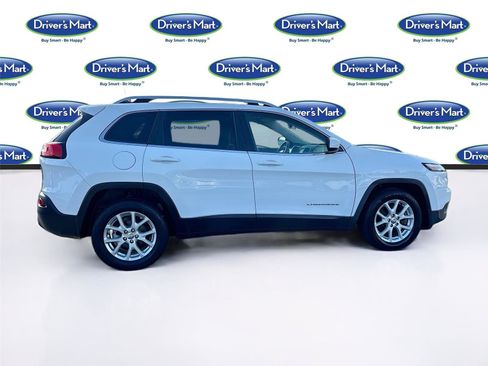 Used 2017 Jeep Cherokee Latitude image 9