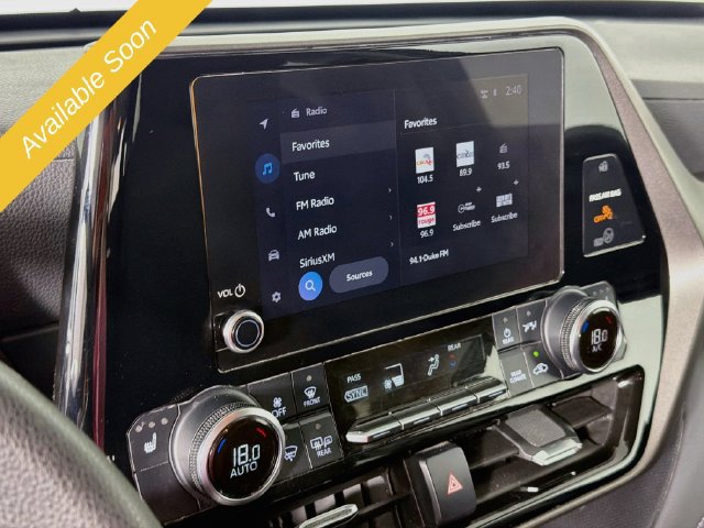 Used 2023 Toyota Highlander LE AWD/4WD image 14